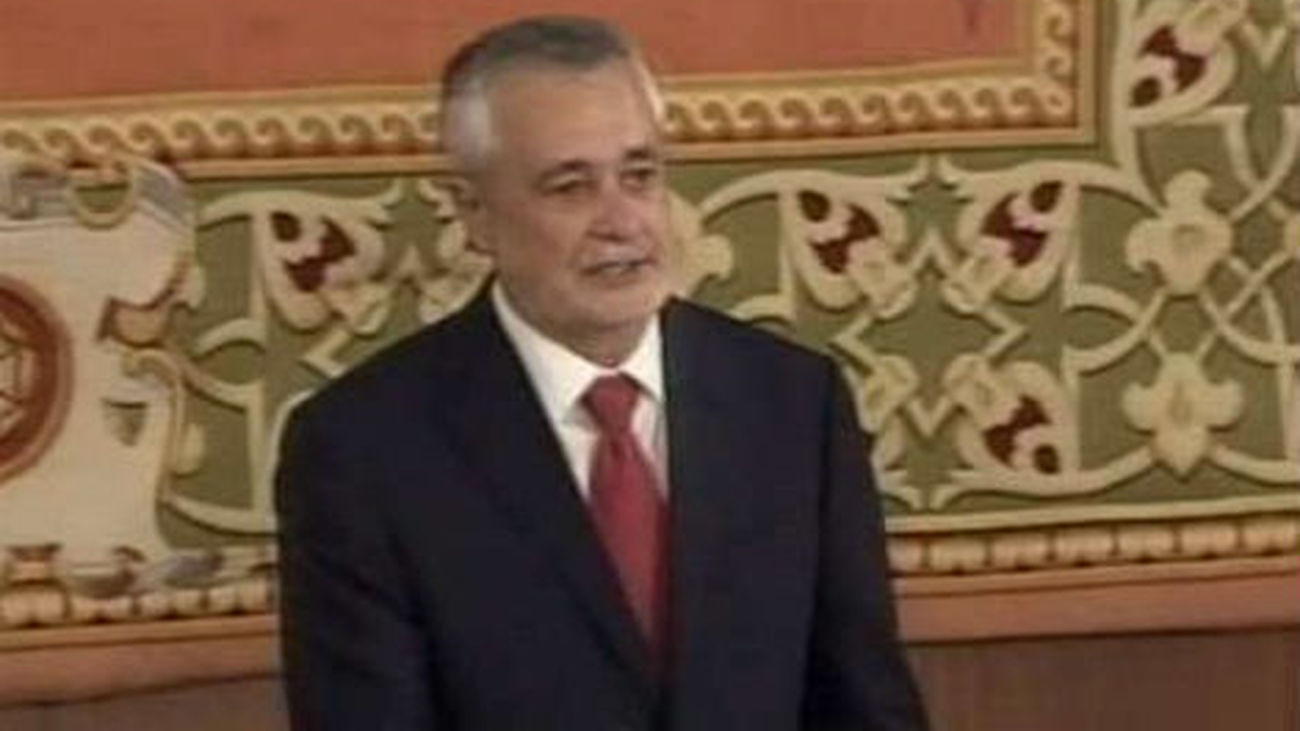 Griñán anima a su nuevo Gobierno a "dejarse  la piel" para demostrar que "otra política es posible"