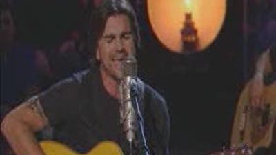 Juanes se pone acústico para revisar su carrera