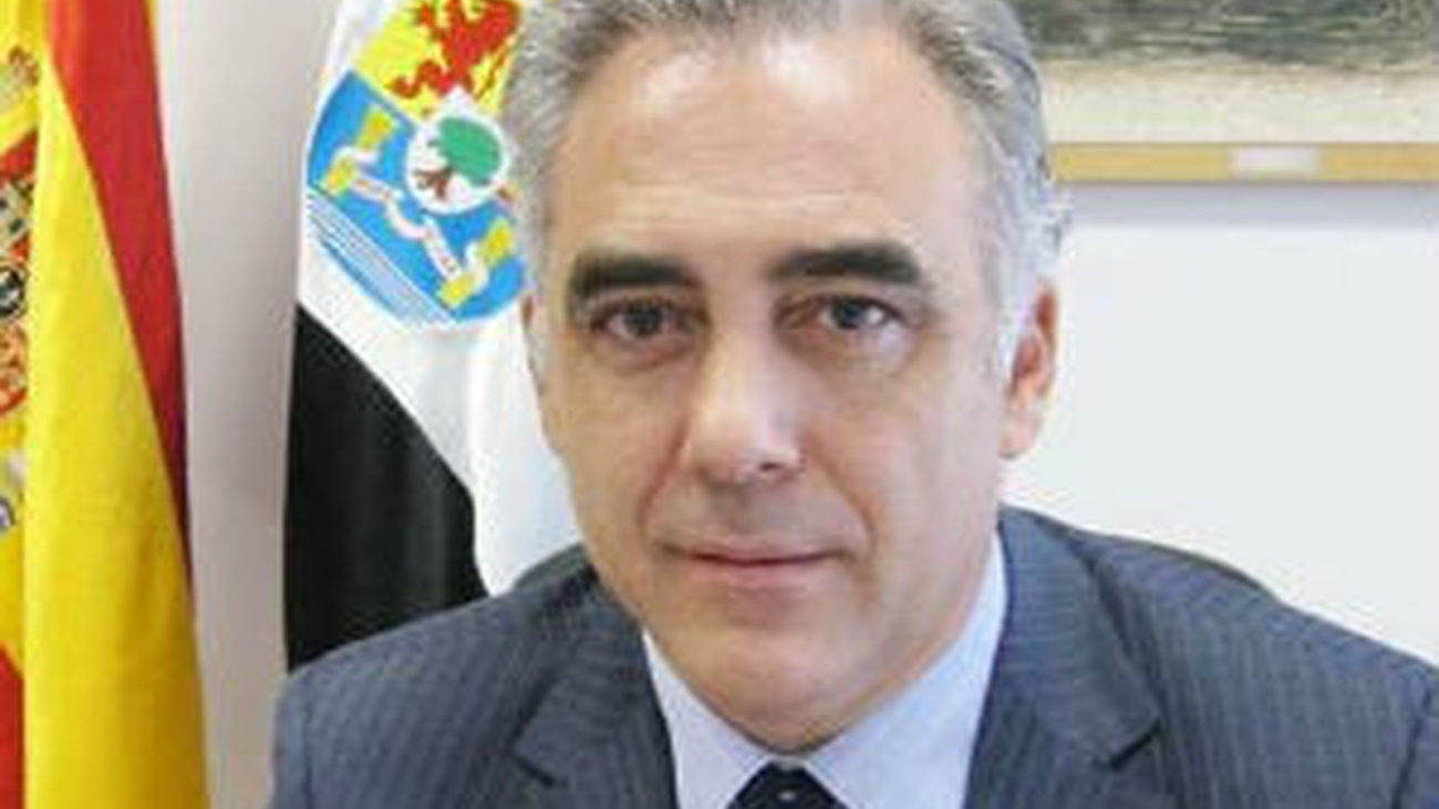El consejero extremeño de Salud dimite por tener consulta privada en Portugal