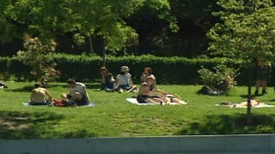Madrid vive la ola de calor en manga corta