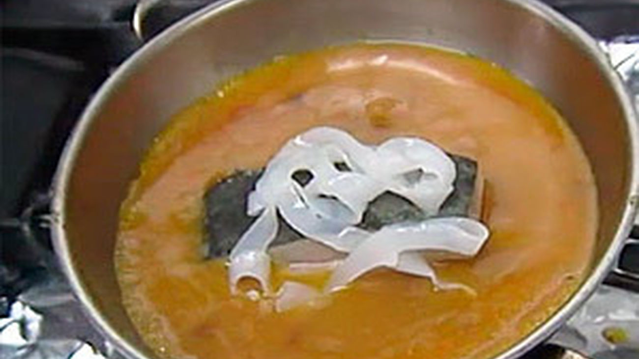 Rodaballo y sopa de tomate