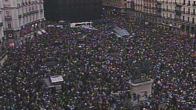 Los "indignados" vuelven a Sol un año después y desafían la prohibición del Gobierno