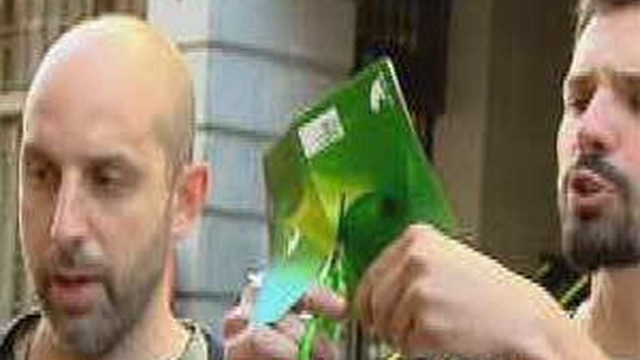 Los "indignados" protestan ante Bankia y piden la dación en pago de las deudas hipotecarias