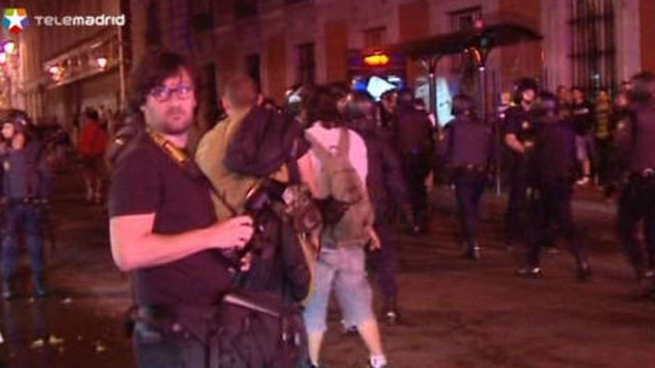 La Policía desaloja Sol por segundo día consecutivo y detiene a dos personas