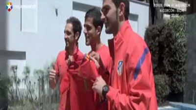 Tres atléticos muy felices con la roja