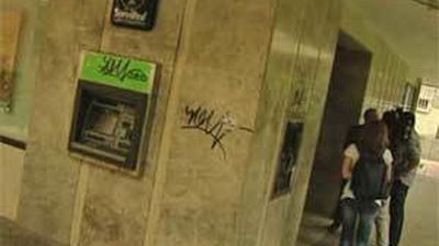 Atracan con una escopeta y un  cuchillo una sucursal bancaria en Hortaleza