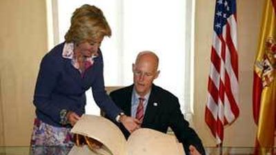 Aguirre recibe al gobernador de Florida