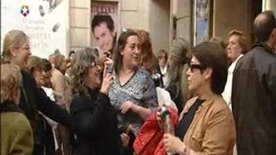 Raphael homenajea a Manuel Alejandro poniendo en pie a su teatro "fetiche"