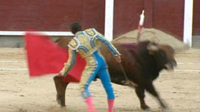 Castella pincha una faena de altura a un extraordinario toro de Cuvillo