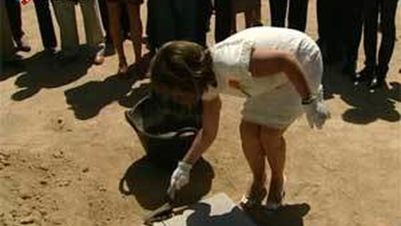 Botella coloca la primera piedra del complejo deportivo municipal en Las Tablas