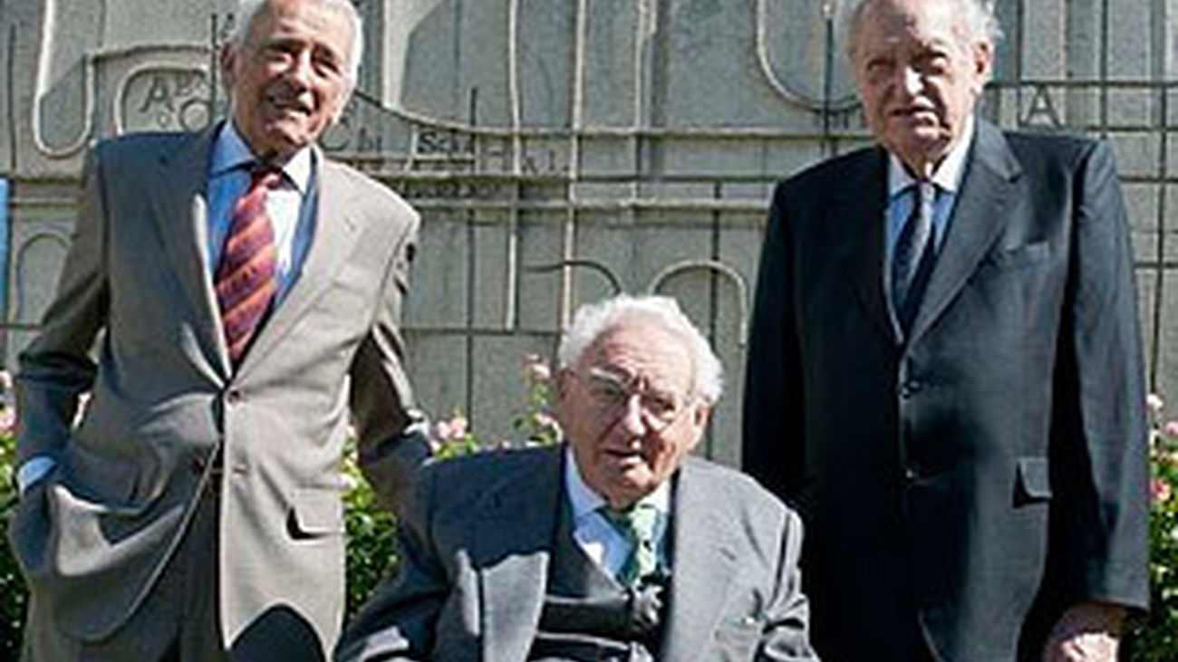 Carlos María Bru, José Federico de Carvajal y Fernando Álvarez de Miranda
