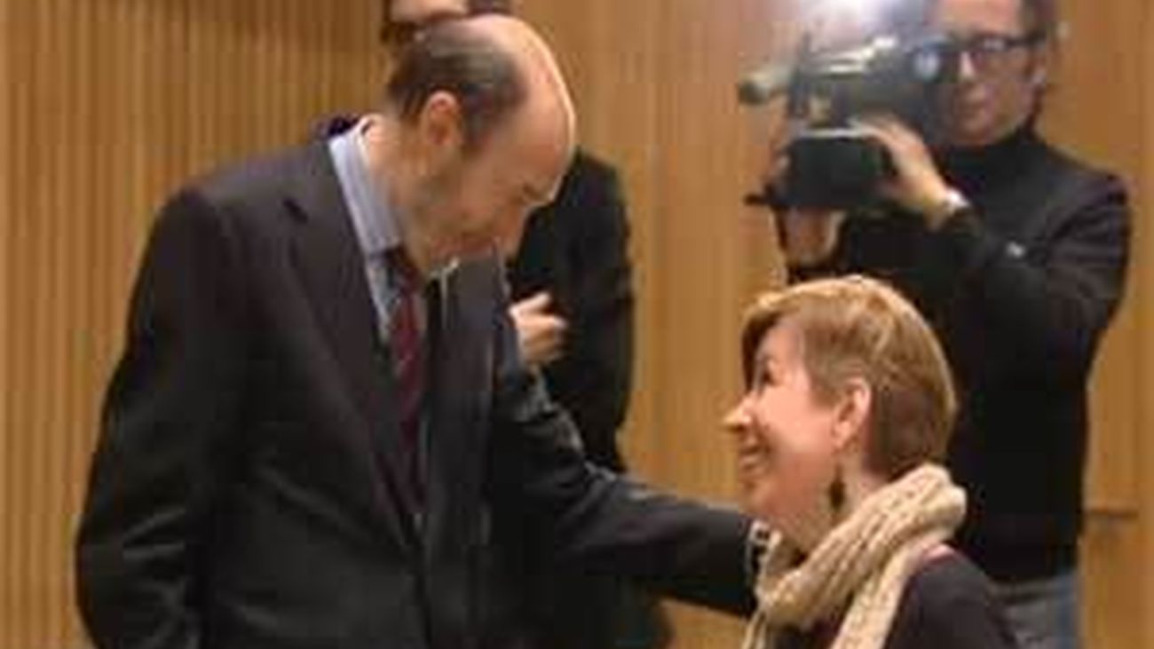 Rubalcaba da por zanjado "el asunto" con Maru Menéndez, pero no se disculpa