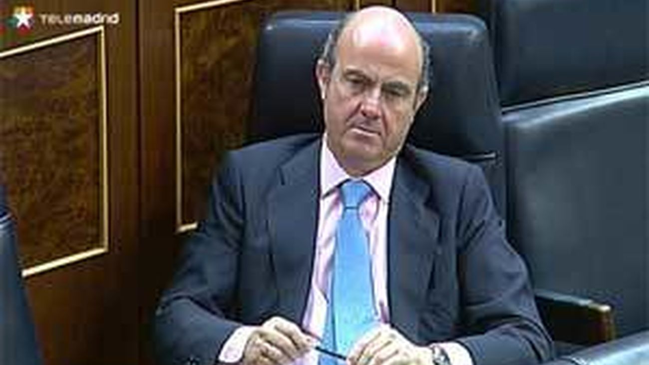 El Gobierno admite cambios a la reforma financiera para evitar el no del PSOE