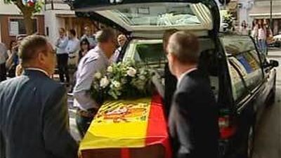 Llegan a Madrid los restos mortales de los tres hermanos fallecidos en Catar