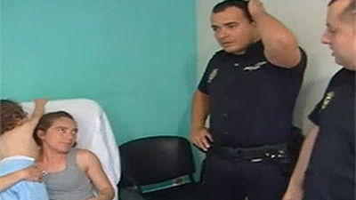 Dos policías salvan la vida a una niña en Alicante