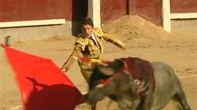 Firmeza y recursos de Robleño en una dura corrida de Escolar