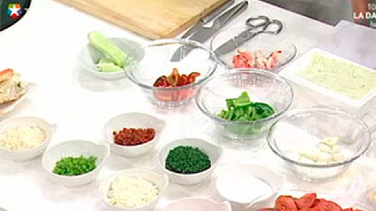 Preparamos un gazpacho con tomates raff y salpicón de cangrejo