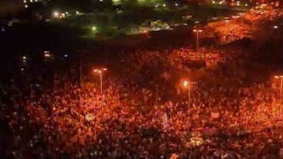 Decenas de miles en la plaza Tahrir para protestar contra el fallo de Mubarak