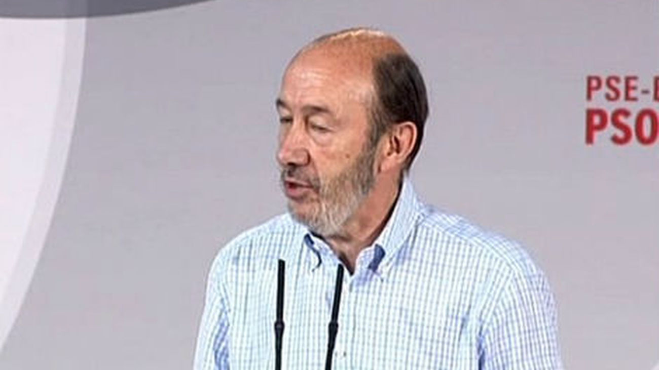 Rubalcaba acusa a Rajoy de empeorar la situación económica
