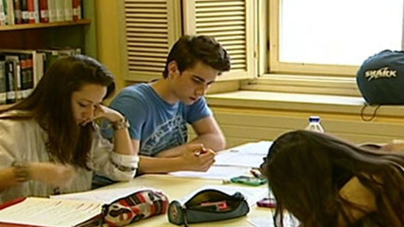 Estudiantes preparan la selectividad
