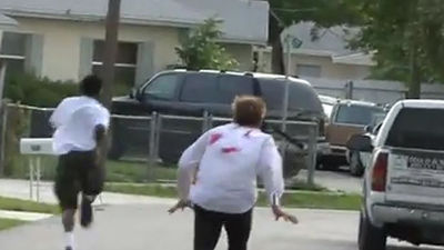 Un zombi siembra el terror por las calles de Miami