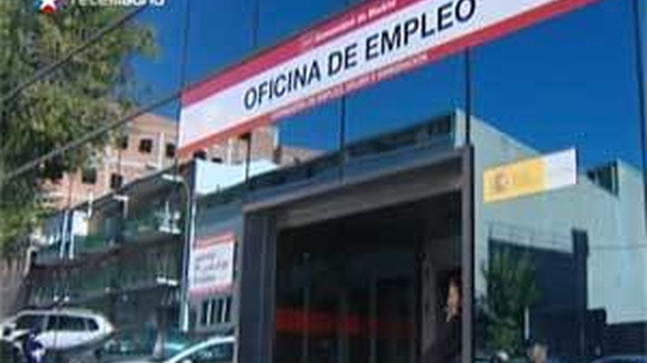 El paro baja en mayo en 30.113  personas y encadena dos meses de descensos