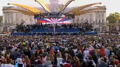 Un espectacular concierto celebra los 60 años en el trono de Isabel II