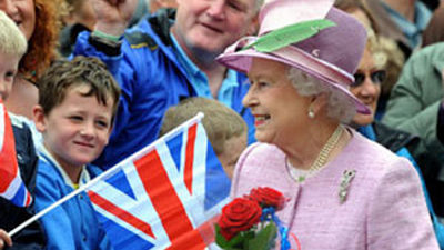 Isabel II asiste a una histórica reunión del consejo de ministros
