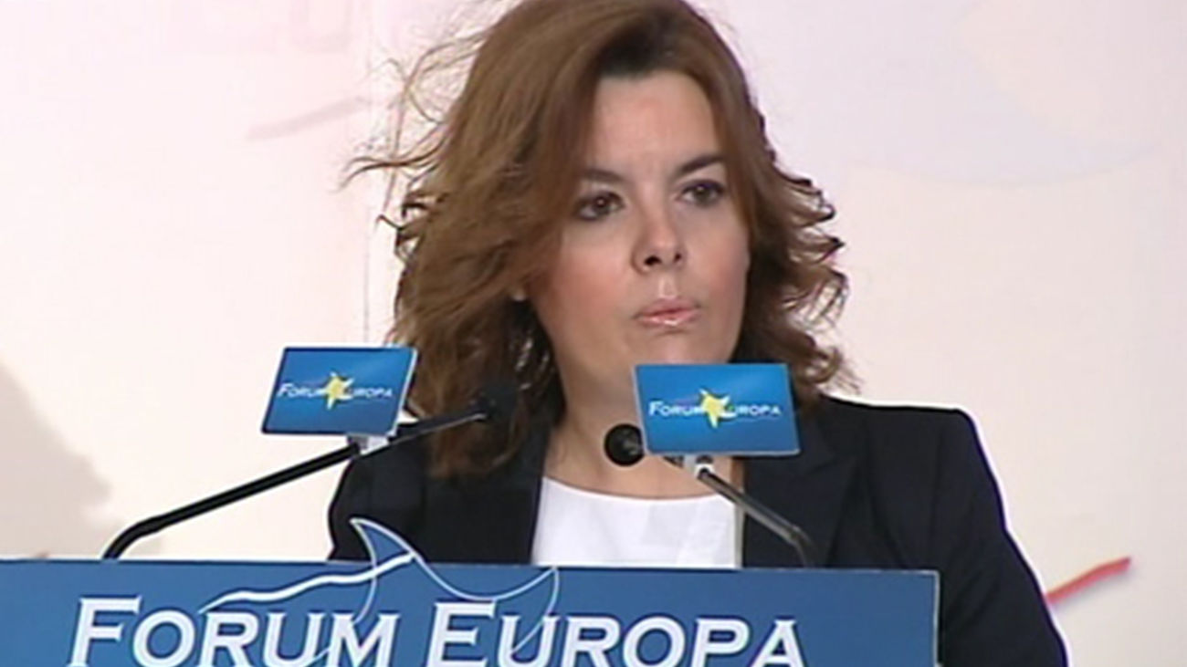 Sáenz de Santamaría dice que el mundo empieza a confiar en España