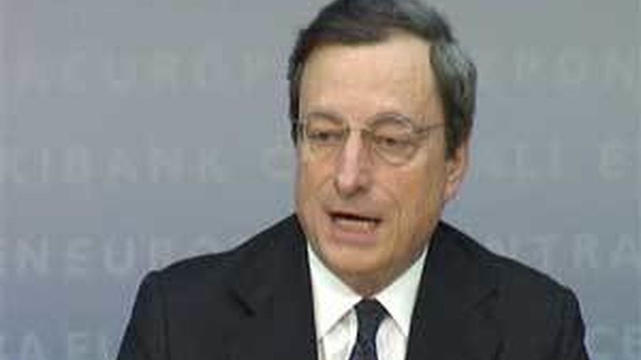 Draghi: El BCE no empuja a ningún gobierno a pedir ayuda de rescate, "es su propia decisión"