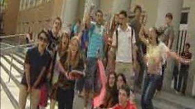Gran fiesta de los estudiantes para celebrar el final de la selectividad