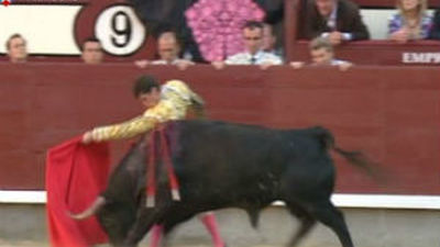 Valor, temple y arrogancia de Daniel Luque, que corta una oreja