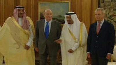 El Rey recibe al ministro de Defensa saudí para tratar la venta de tanques