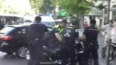 Una mujer de 70 años muy grave tras ser atropellada por una moto en Atocha