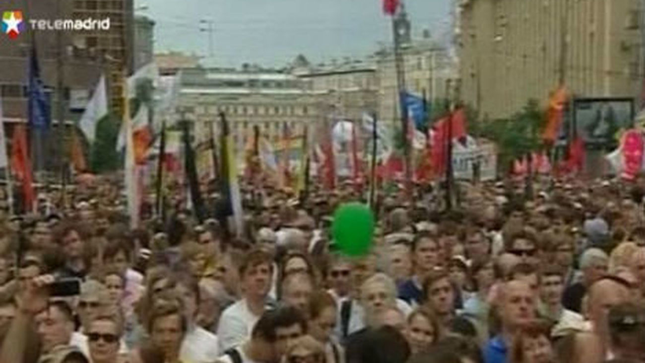Unas cien mil personas protestan en Moscú contra el régimen de Putin