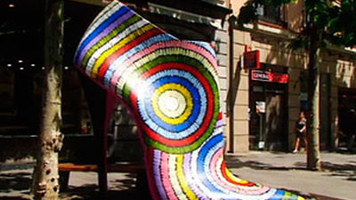 Zapatos gigantes invaden Madrid