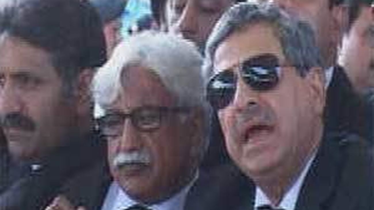 El Supremo paquistaní ordena la inhabilitación del primer ministro