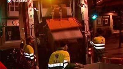 Domingos y algunos festivos, cuando se produce menos basura, podrían quedar sin recogida
