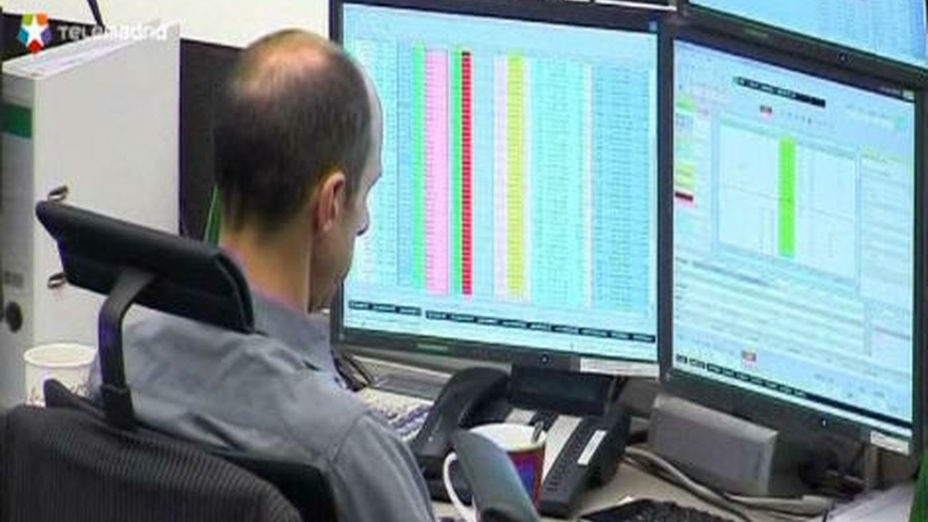 El Tesoro coloca 2.200 millones a más interés y la prima baja de los 500 puntos