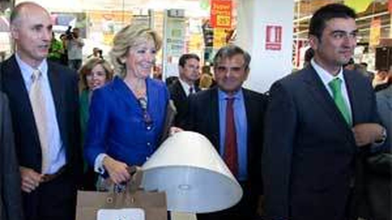 Aguirre inaugura el nuevo Leroy Merlín de Majadahonda