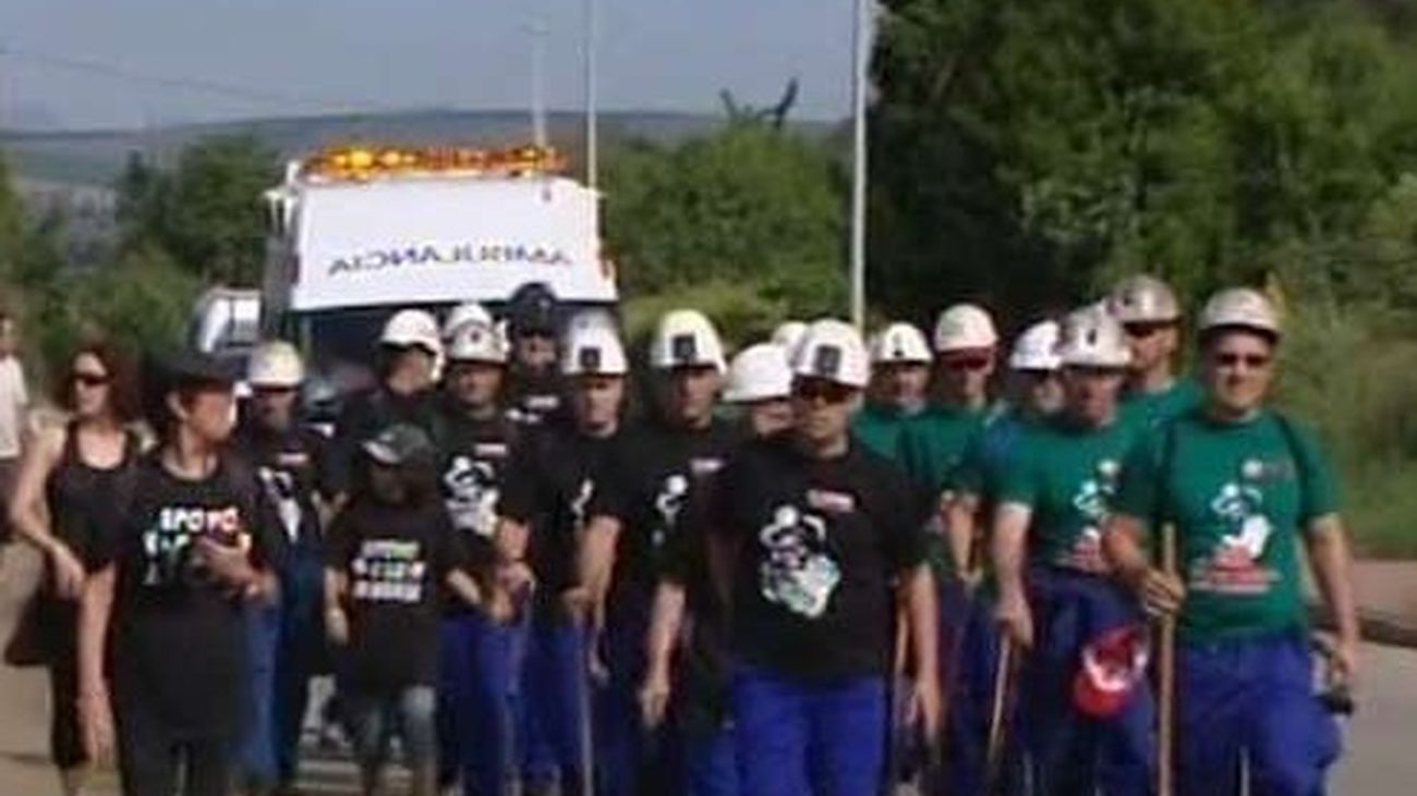 La "marcha negra" sale de Asturias arropada por miles de personas