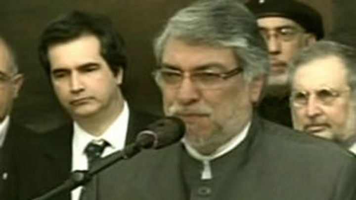 Lugo ratifica que resistirá al "golpe de Estado" tras un mes de destitución