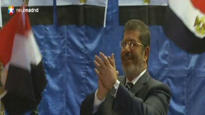 Mursi jura simbólicamente ante Tahrir como presidente elegido en las urnas