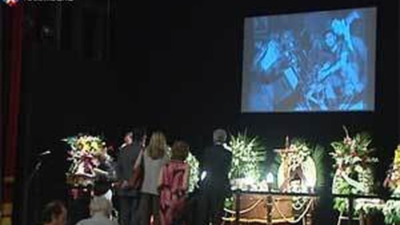 La capilla ardiente de Gustavo Pérez Puig instalada  en el Teatro Español