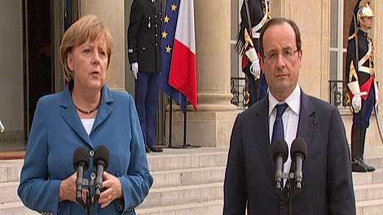 Hollande y Merkel apuestan por una mayor unión económica y monetaria europea
