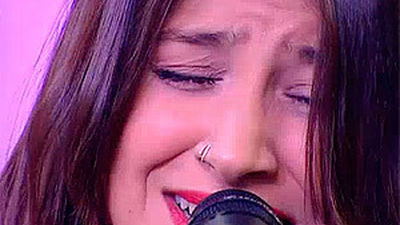 Georgina canta en directo su éxito 'Rara'