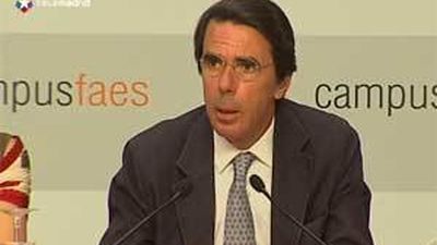Aznar apela a la "responsabilidad" y pide ayudar "sin  reserva" a Rajoy