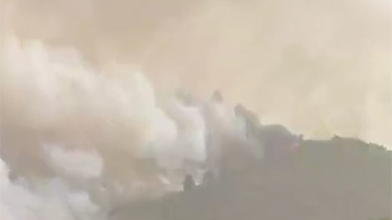 Un incendio forestal declarado en Valencia obliga a desalojar tres aldeas