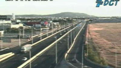 Un accidente complica la salida de Madrid por la A-2