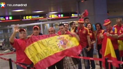 Más de un millar de aficionados viajan desde  Barajas para ver la final